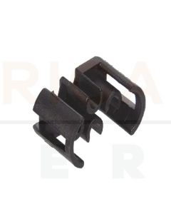 P-12066176 RETAINER 4 CIR.WAY 150 M/PACK